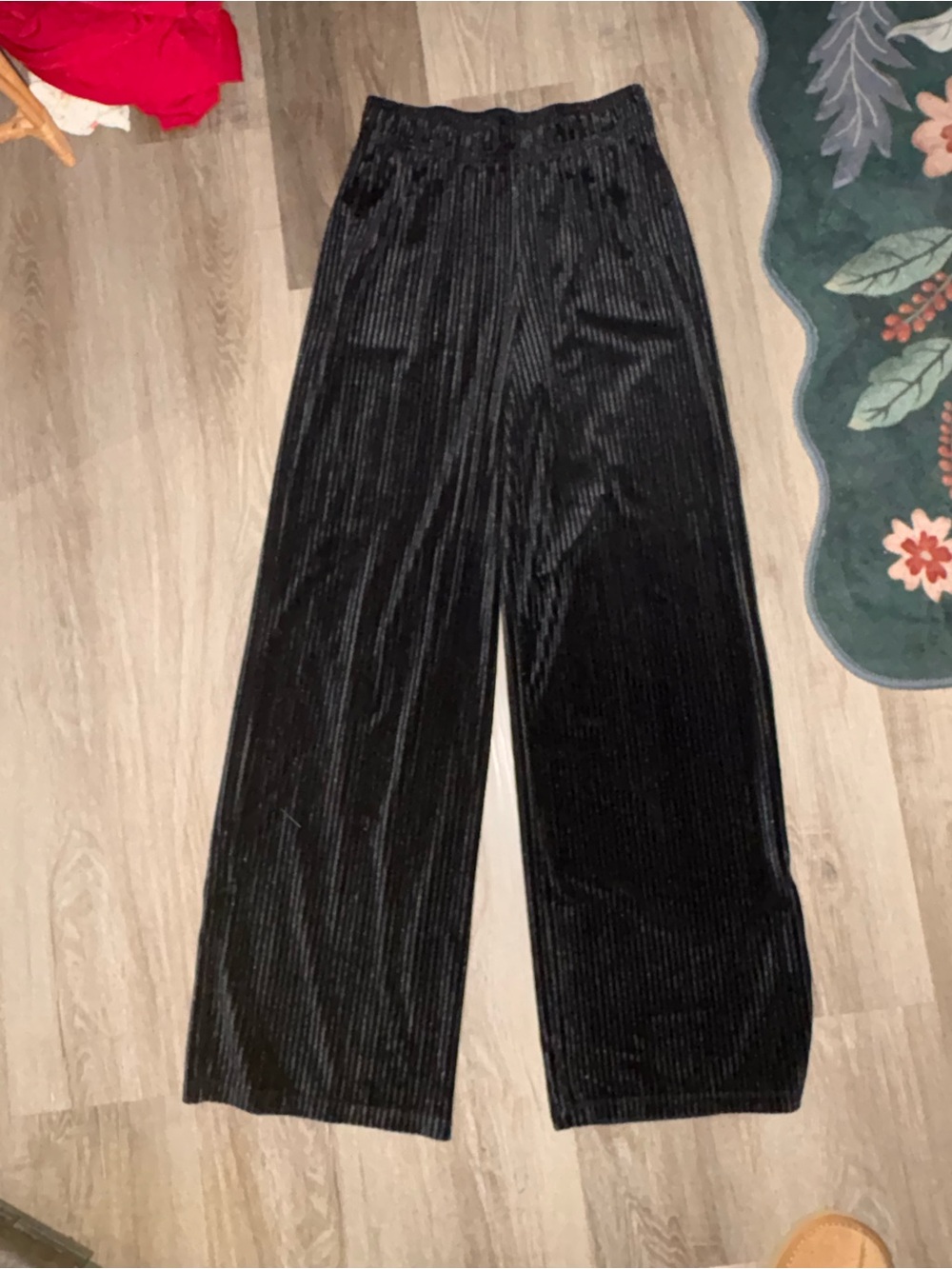 Colsie Black Ribbed Velvet Wide-Leg Pants